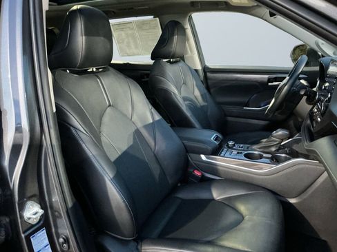 Used 2021 Toyota Highlander Limited image 16