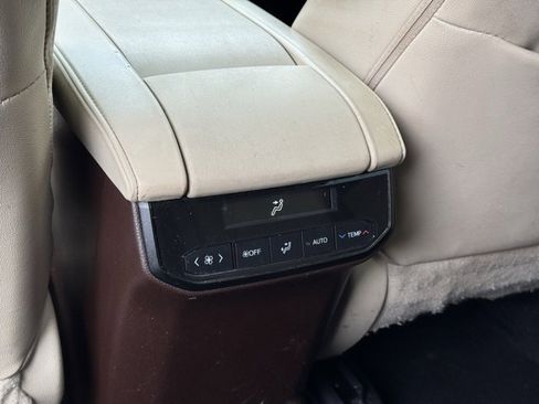 Used 2021 Toyota Highlander XLE image 13