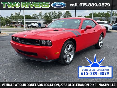 Used 2010 Dodge Challenger R/T RWD image 4