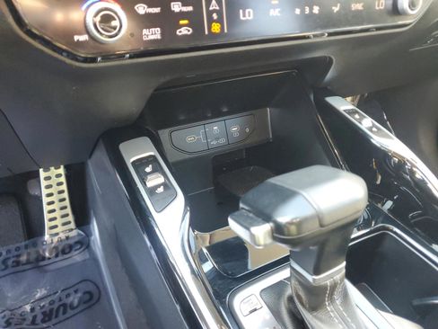 Certified 2024 Kia Sorento SX image 23