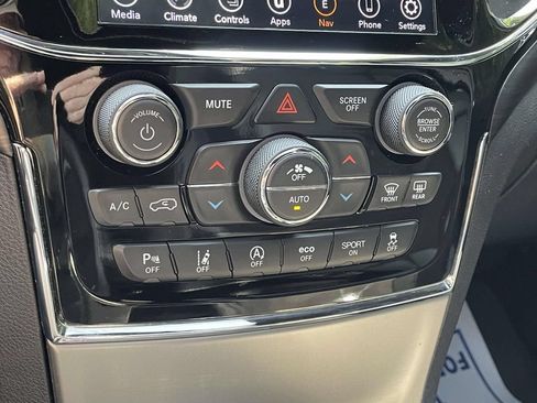 Used 2021 Jeep Grand Cherokee Laredo X AWD/4WD image 30
