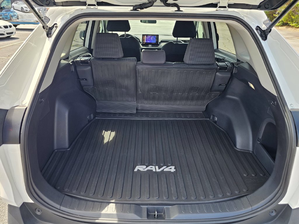 Used 2024 Toyota RAV4 LE AWD/4WD image 25