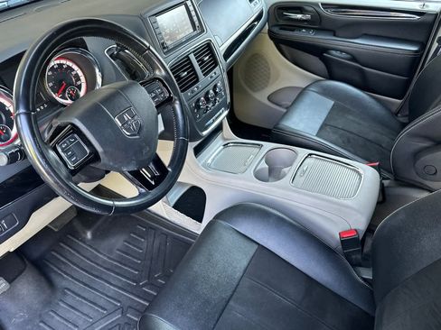 Used 2019 Dodge Grand Caravan SXT FWD image 11