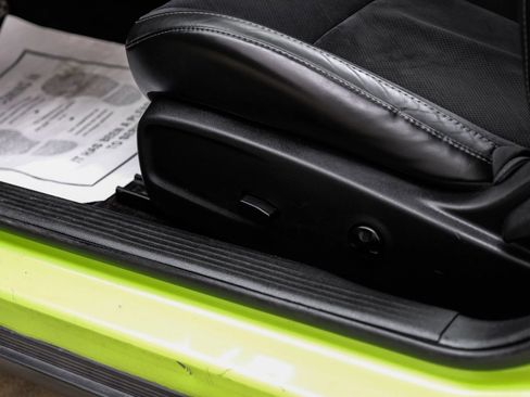 Used 2015 Dodge Challenger R/T Scat Pack w/ Scat Pack Appearance Package image 37