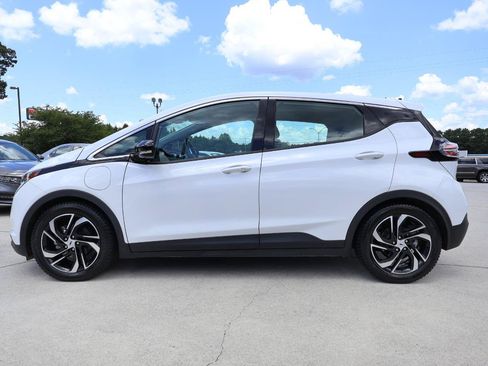 Used 2022 Chevrolet Bolt LT w/ Infotainment Package FWD image 3