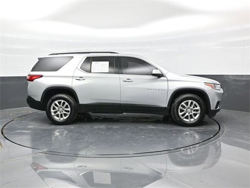 Used 2021 Chevrolet Traverse LT w/ LPO, Floor Liner Package image 8