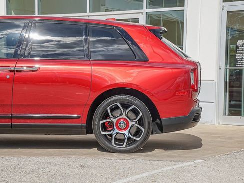 Certified 2024 Rolls-Royce Cullinan Black Badge w/ Dark Exterior Package AWD/4WD image 13