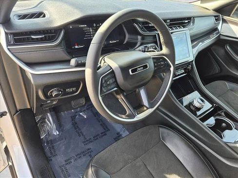 Used 2023 Jeep Grand Cherokee Altitude AWD/4WD image 10