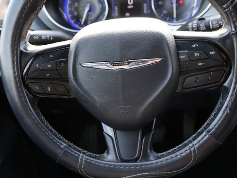 Used 2019 Chrysler Pacifica Touring Plus w/ S Appearance Package FWD image 19