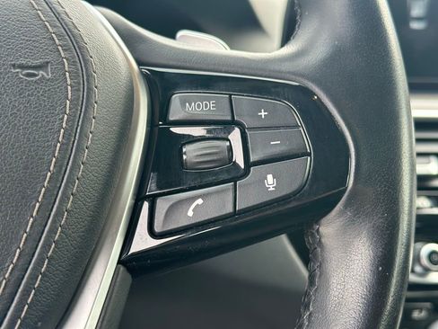 Used 2018 BMW 530e xDrive image 32