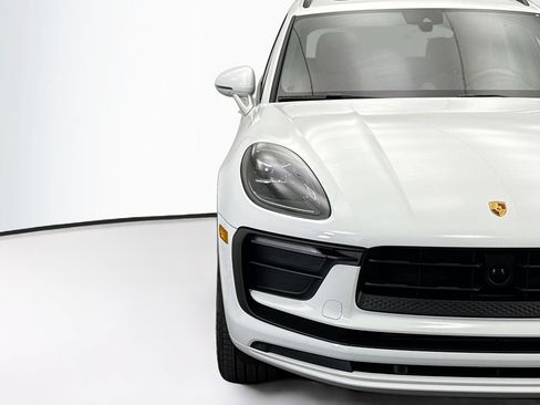 Used 2026 Porsche Macan AWD/4WD image 12