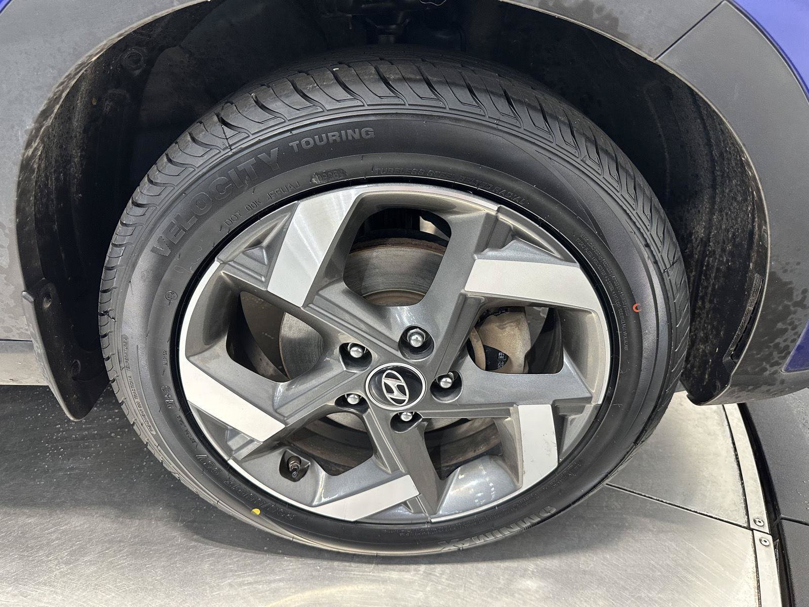 Used 2022 Hyundai Venue Limited FWD image 12