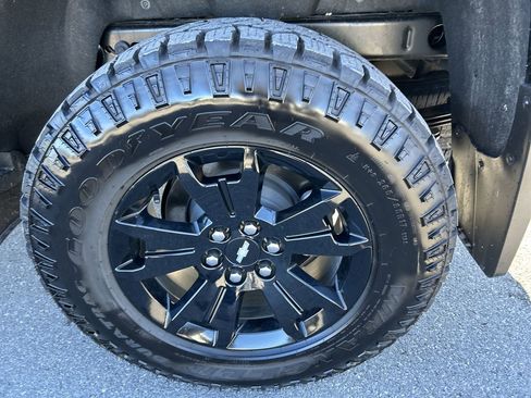 Used 2022 Chevrolet Colorado Z71 w/ Z71 Midnight Edition image 10