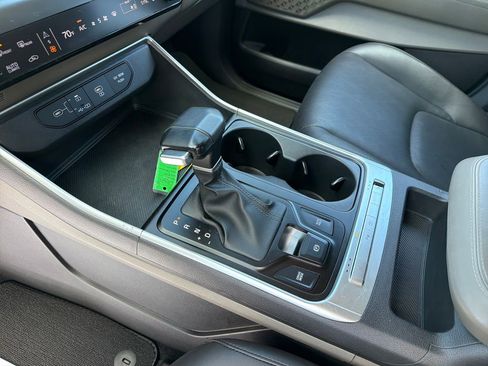 Used 2025 Kia Carnival FWD image 23