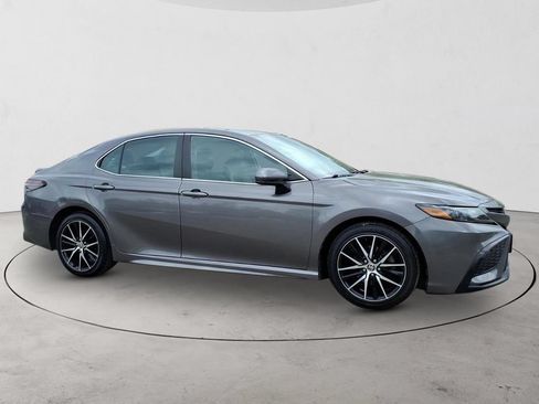 Used 2021 Toyota Camry SE FWD image 4