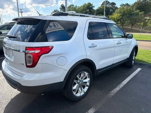 Used 2015 Ford Explorer XLT w/ Equipment Group 202A AWD/4WD image 4