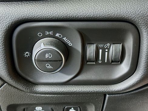 Used 2019 RAM 1500 Big Horn AWD/4WD image 17