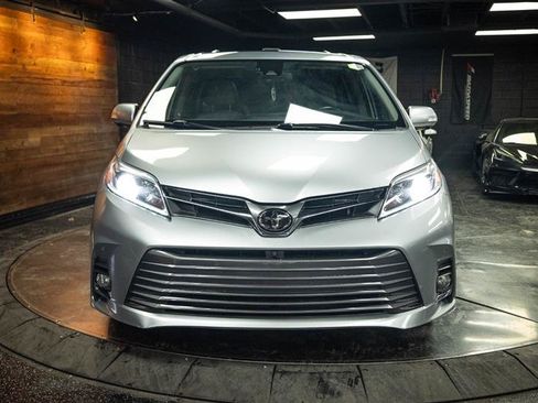 Used 2020 Toyota Sienna Limited Premium w/ Carpet Mat Package AWD/4WD image 4