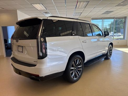 Used 2022 Cadillac Escalade Sport Platinum AWD/4WD image 2