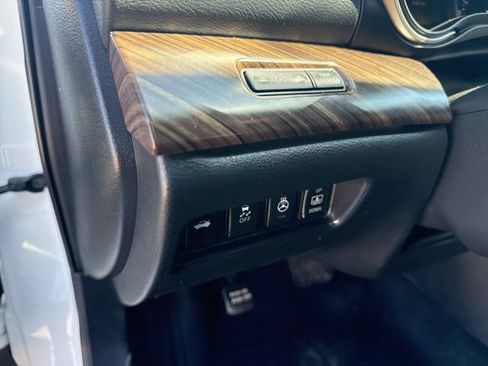 Used 2017 Nissan Maxima Platinum FWD image 18
