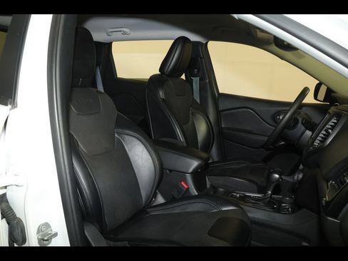 Used 2023 Jeep Cherokee Altitude Lux AWD/4WD image 30