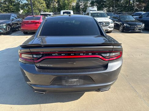 Used 2020 Dodge Charger SXT RWD image 5