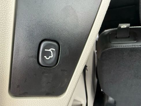 Used 2012 Chrysler Town & Country Touring-L w/ Entertainment Group #2 image 15