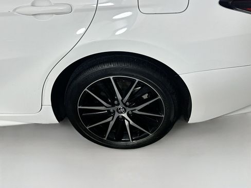 Used 2024 Toyota Camry SE FWD image 11
