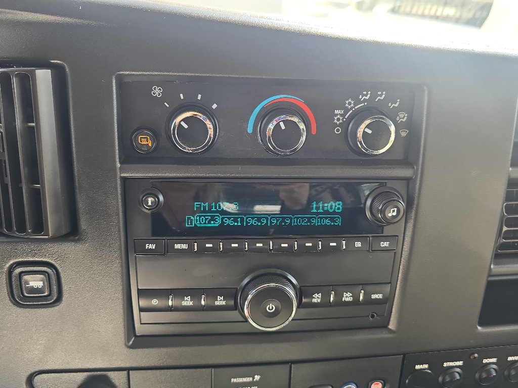 Used 2018 Chevrolet Express 2500 w/ Driver Convenience Package RWD image 26