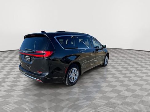 Used 2022 Chrysler Pacifica Touring-L image 8
