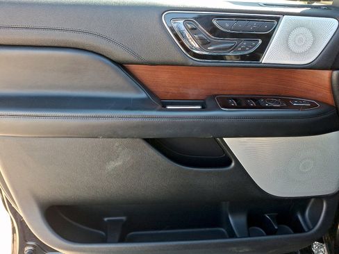 Certified 2020 Lincoln Navigator Reserve w/ Luxury Package image 11