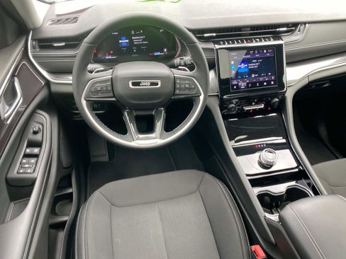 Certified 2023 Jeep Grand Cherokee Laredo w/ Luxury Tech Group I image 19