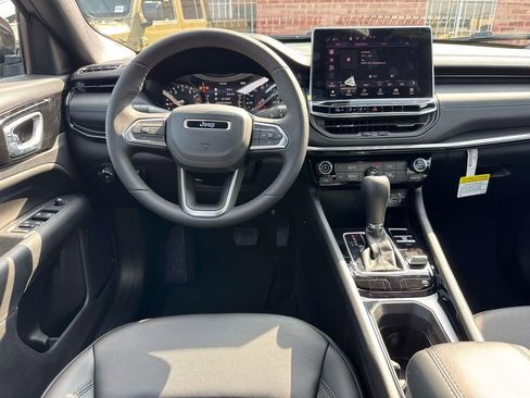 New 2026 Jeep Compass Latitude image 12
