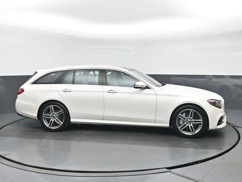 Used 2019 Mercedes-Benz E 450 4MATIC Wagon image 2