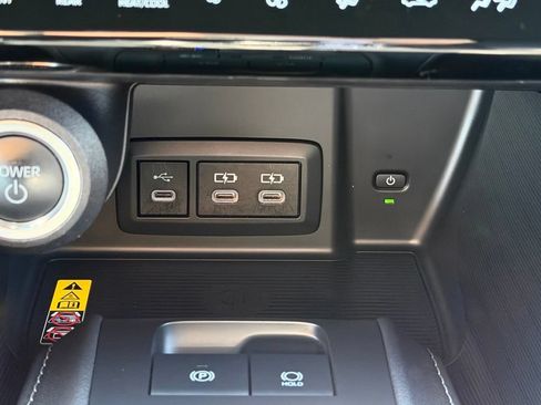 Used 2024 Toyota Venza XLE AWD/4WD image 16