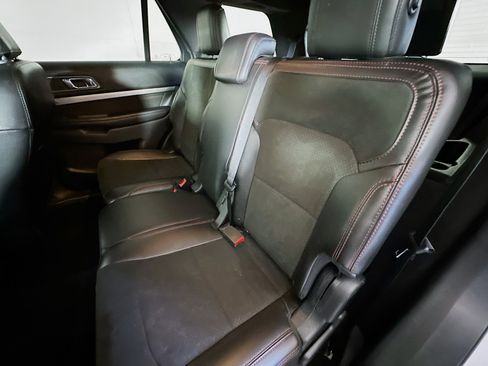 Used 2018 Ford Explorer XLT w/ Equipment Group 202A AWD/4WD image 25