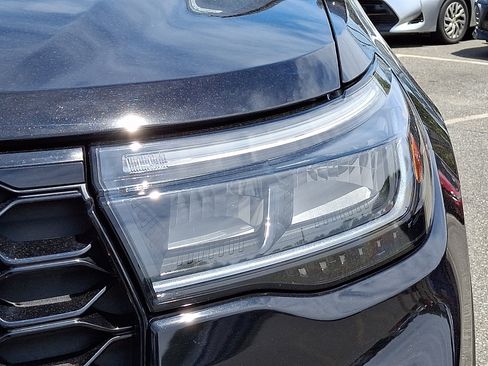 Certified 2025 Ford Explorer ST AWD/4WD image 9