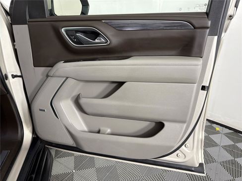 Certified 2021 GMC Yukon XL SLT w/ SLT Luxury Plus Package AWD/4WD image 12