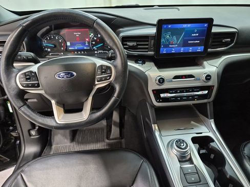 Used 2022 Ford Explorer XLT w/ Equipment Group 202A AWD/4WD image 14