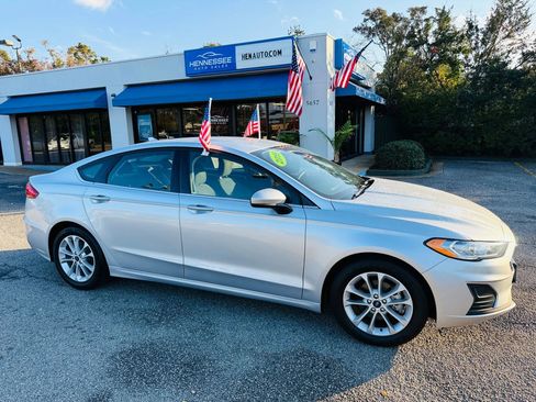 Used 2019 Ford Fusion SE image 15
