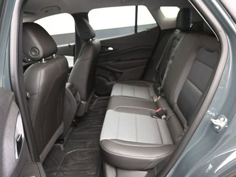Used 2025 Chevrolet Trax LT FWD image 33