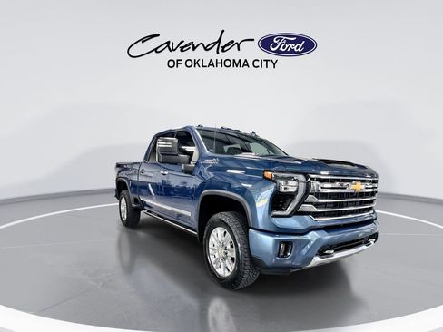Used 2024 Chevrolet Silverado 2500 High Country w/ Technology Package AWD/4WD image 2