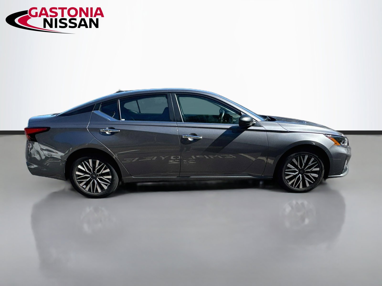 Used 2025 Nissan Altima 2.5 SV FWD image 10