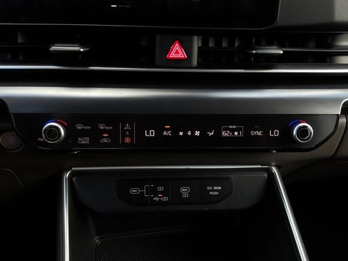 Used 2026 Kia Carnival FWD image 30
