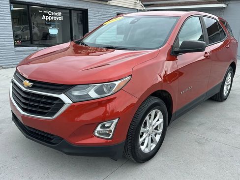 Used 2020 Chevrolet Equinox LS w/ LS Convenience Package image 1