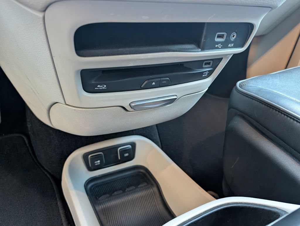 Used 2018 Chrysler Pacifica Limited FWD image 16