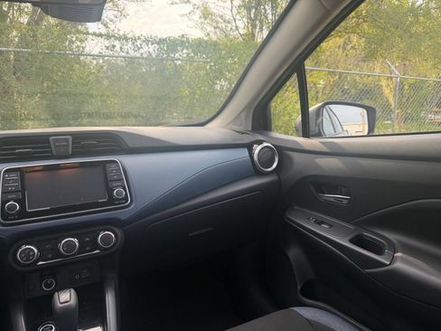 Used 2025 Nissan Versa SV FWD image 33