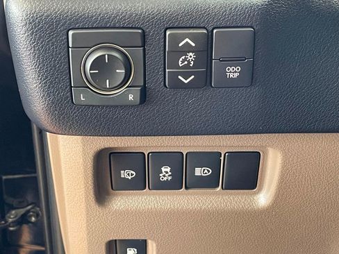 Used 2020 Lexus GX 460 Premium w/ Premium Package image 13