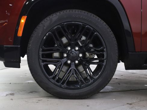 Used 2024 Jeep Wagoneer Series II image 32