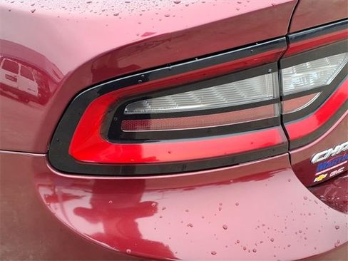 Used 2017 Dodge Charger SXT image 10